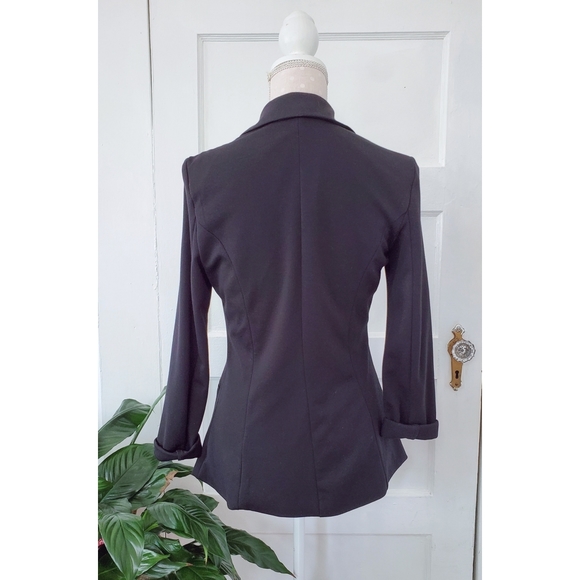 Basic Black Blazer - Picture 4 of 6